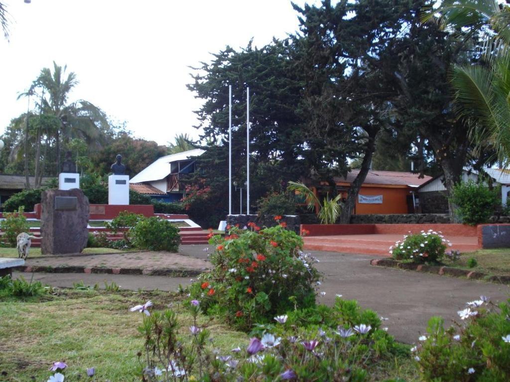 Hotel Hanau'Eepe Hanga Roa Exterior photo