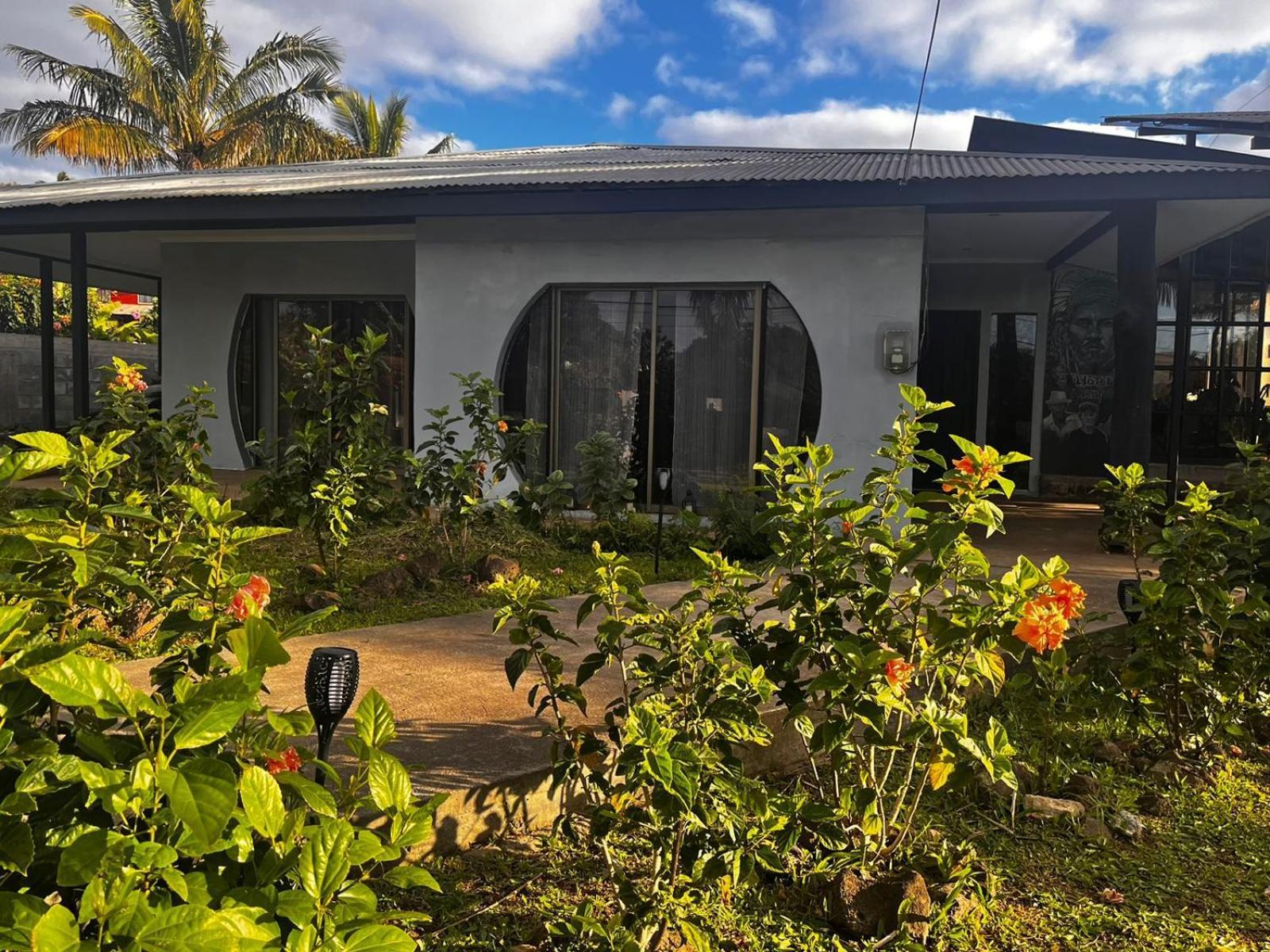 Hotel Hanau'Eepe Hanga Roa Exterior photo